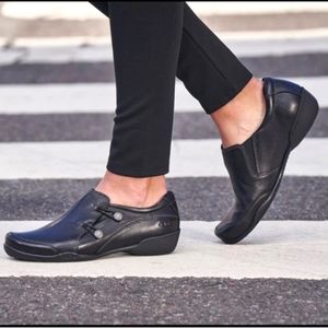 TAOS WOMENS ENCORE LEATHER CLOSED TOE, BLACK